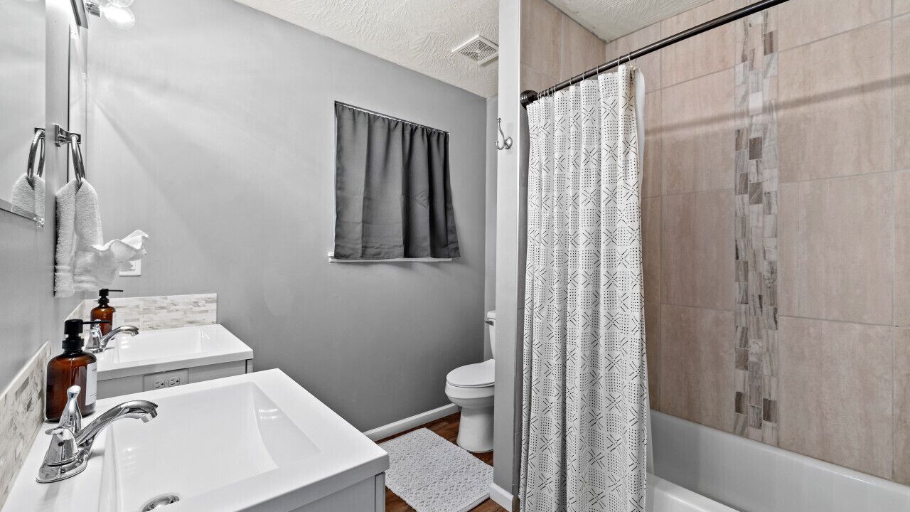 Photo of Bathroom in Doling