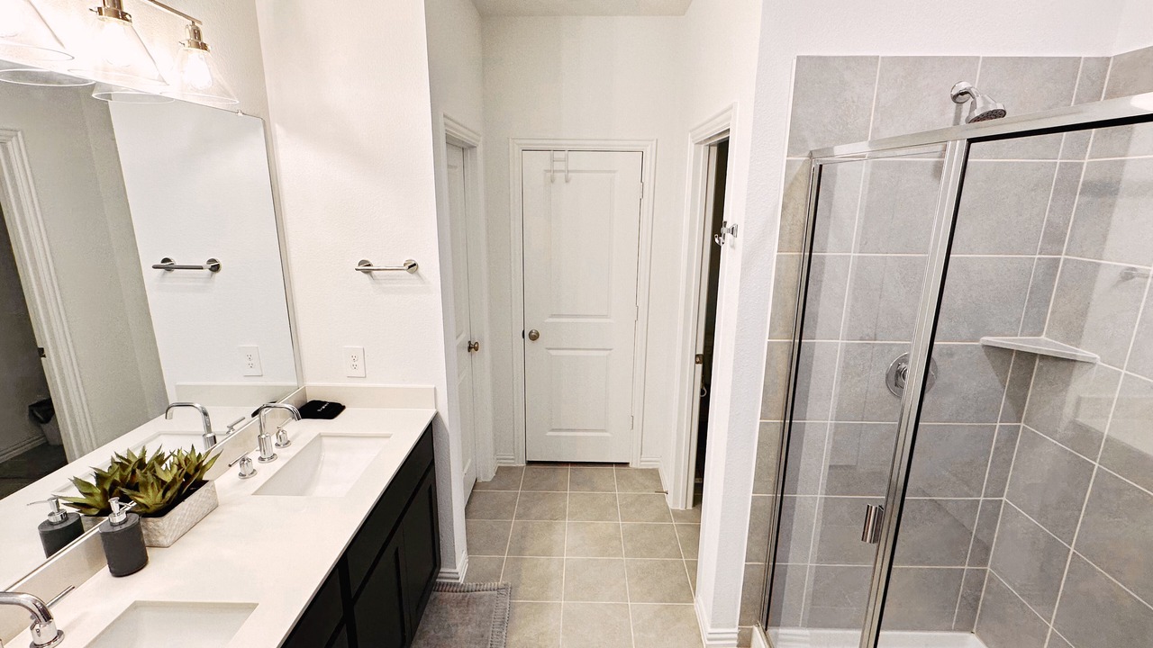 Photo of Bathroom in Haslet
