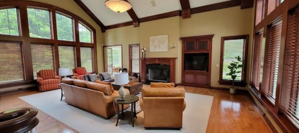Photo of Livingroom in Lynn Center