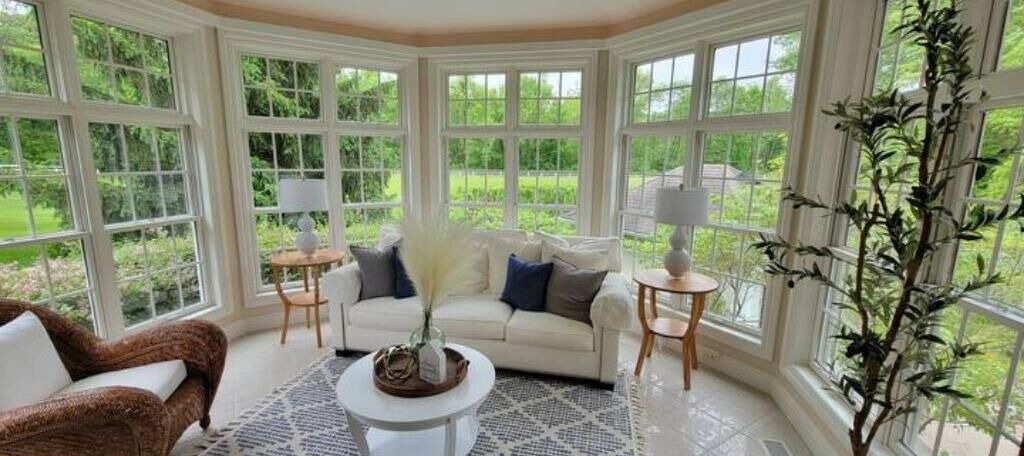 Photo of Livingroom in Lynn Center