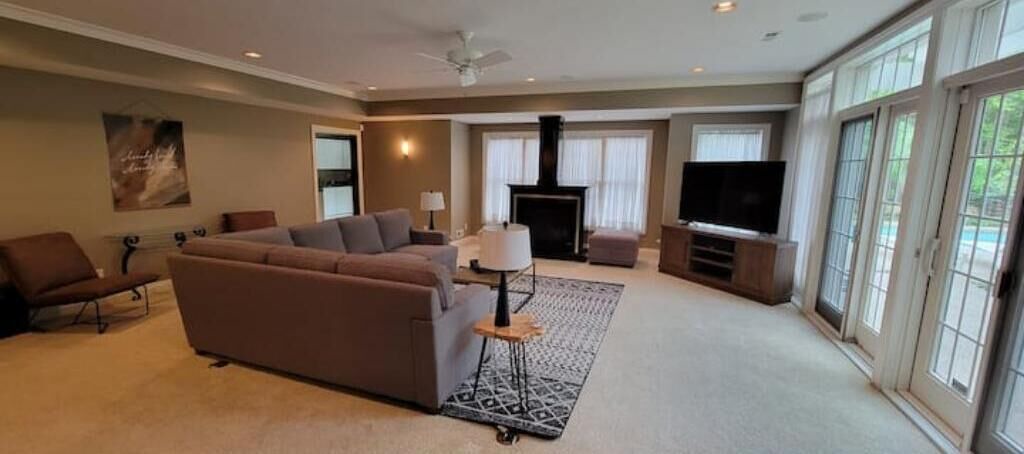 Photo of Livingroom in Lynn Center