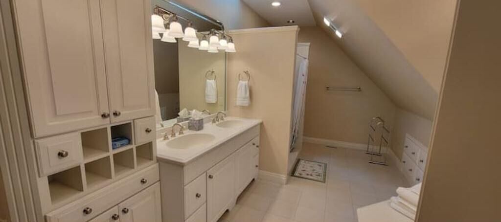 Photo of Bathroom in Lynn Center