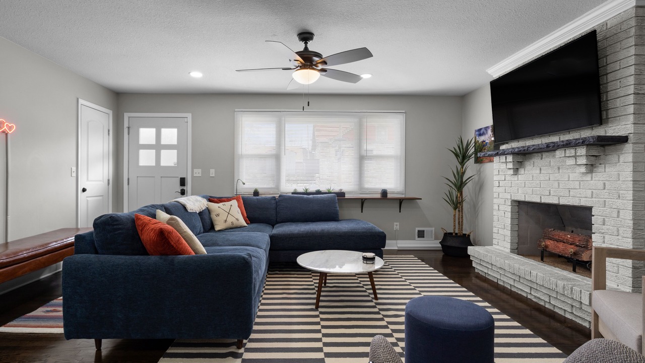 Photo of Livingroom in Northeast Kansas City