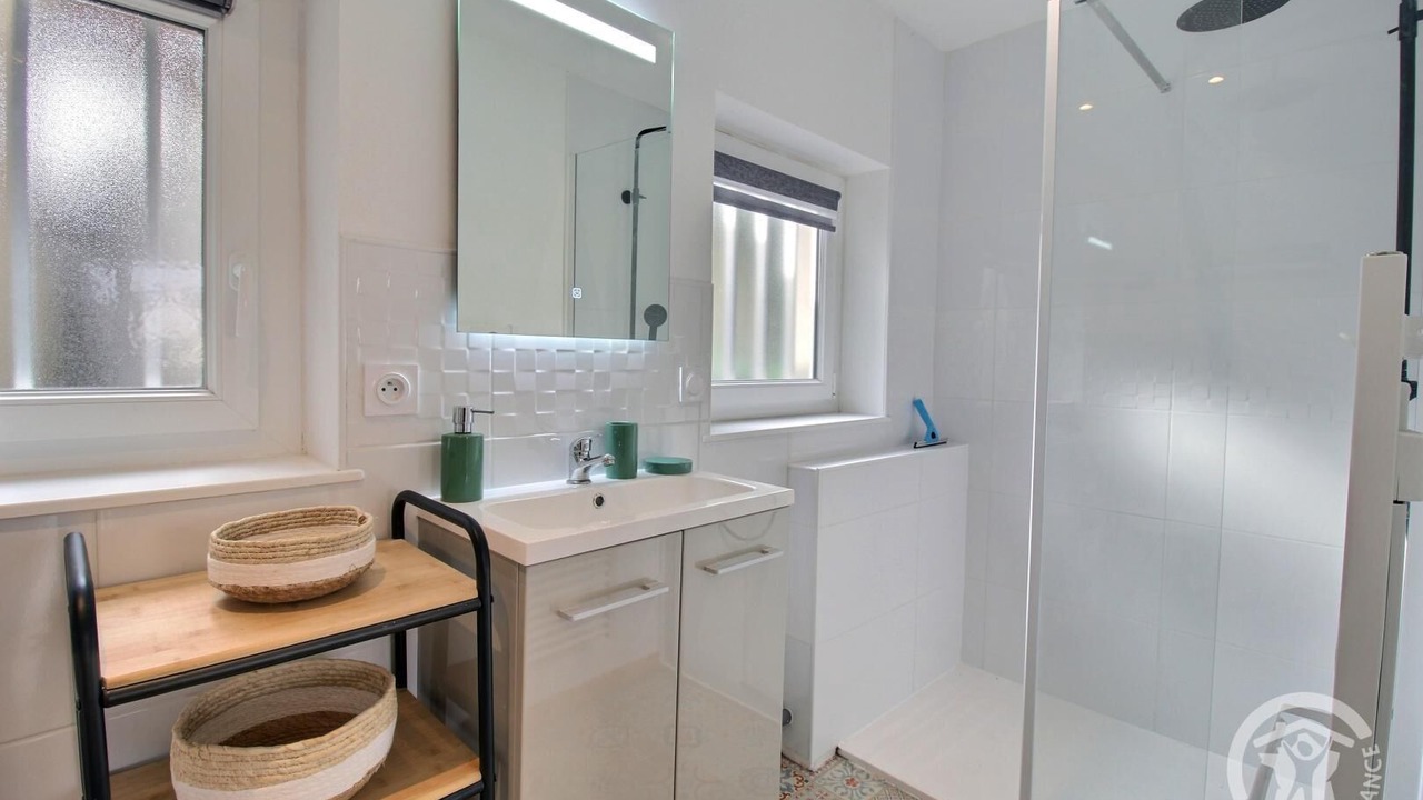 Photo of Bathroom in Loguivy