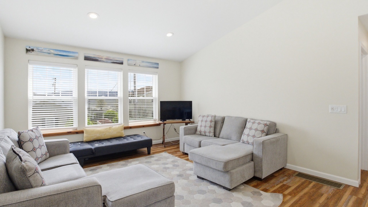 Photo of Livingroom in Town of Richmond