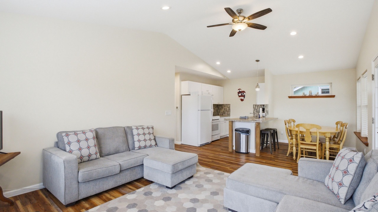 Photo of Livingroom in Town of Richmond