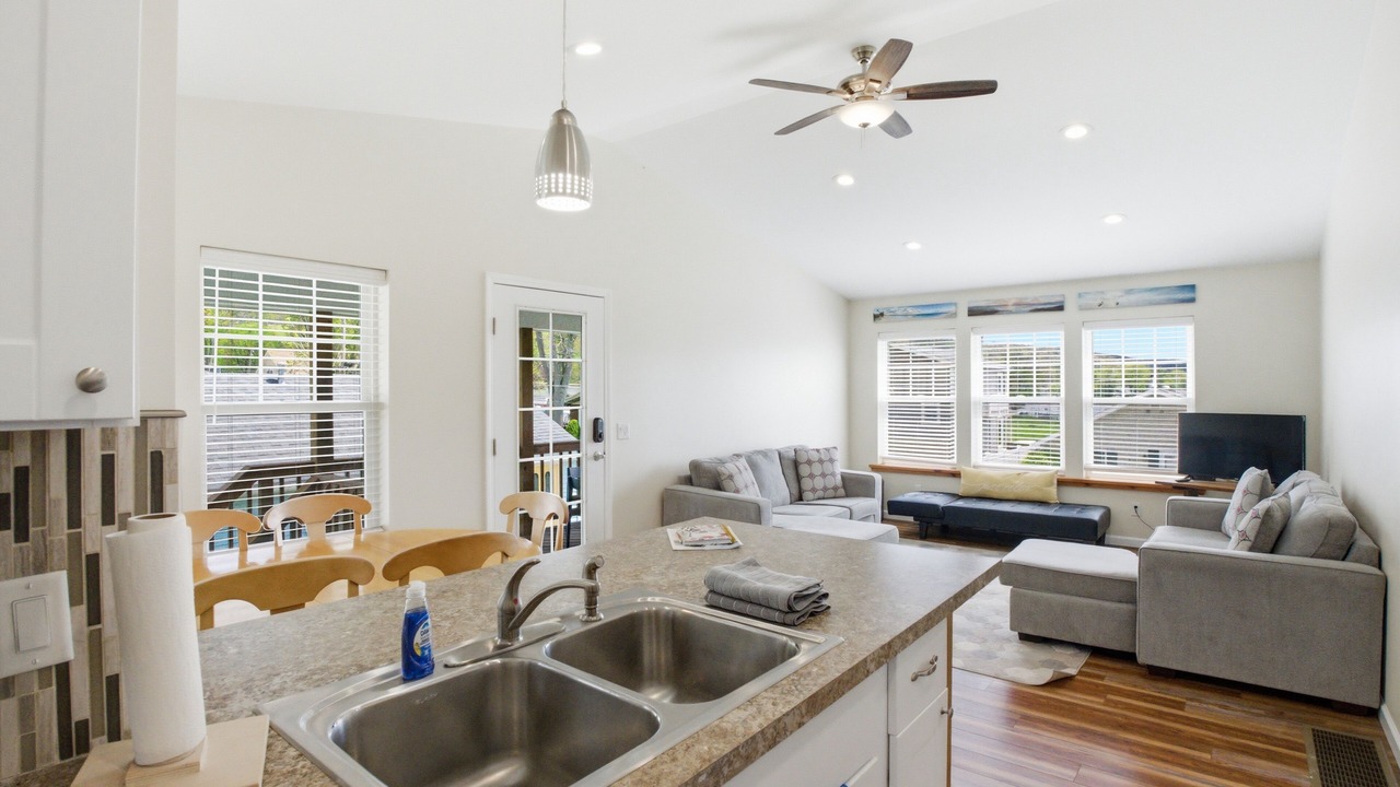 Photo of Livingroom in Town of Richmond