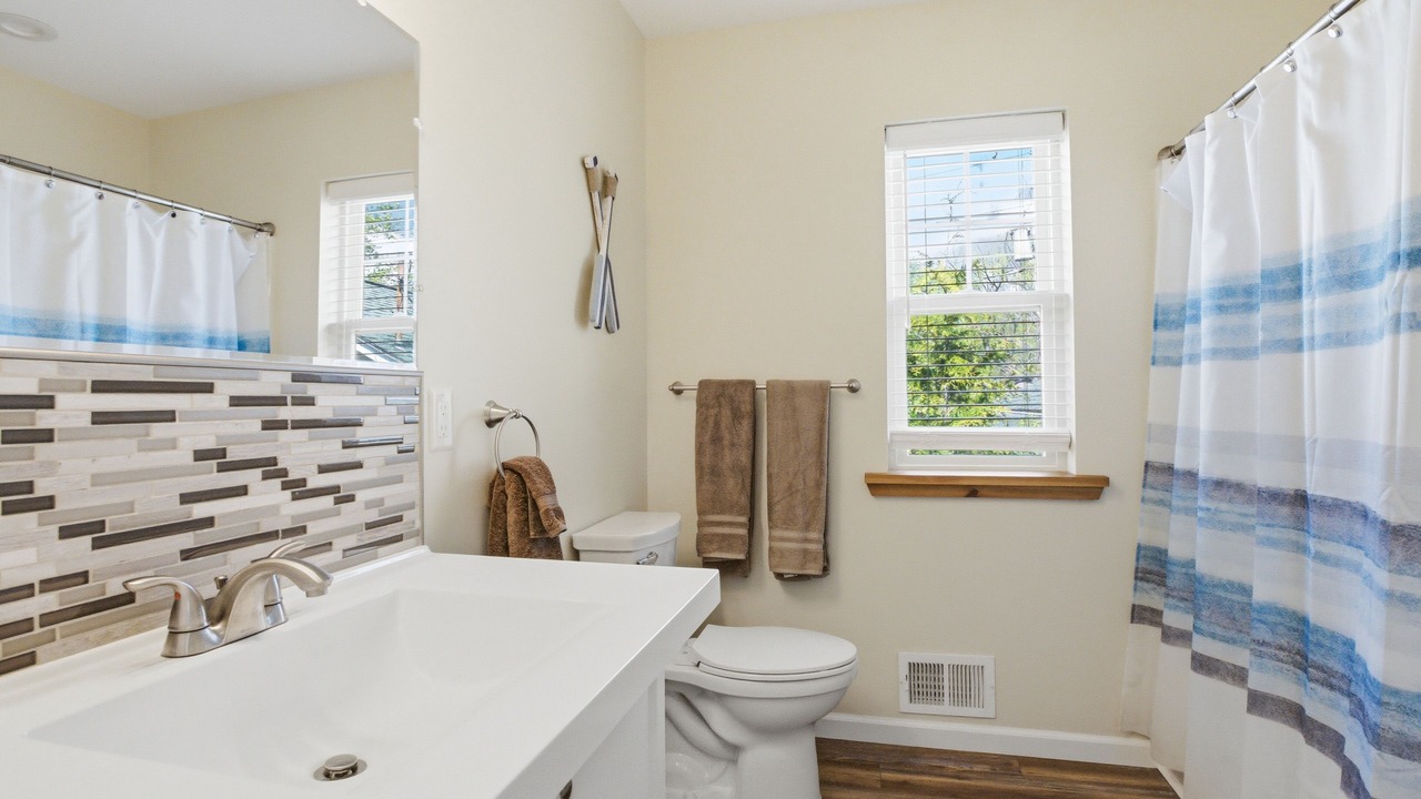 Photo of Bathroom in Town of Richmond