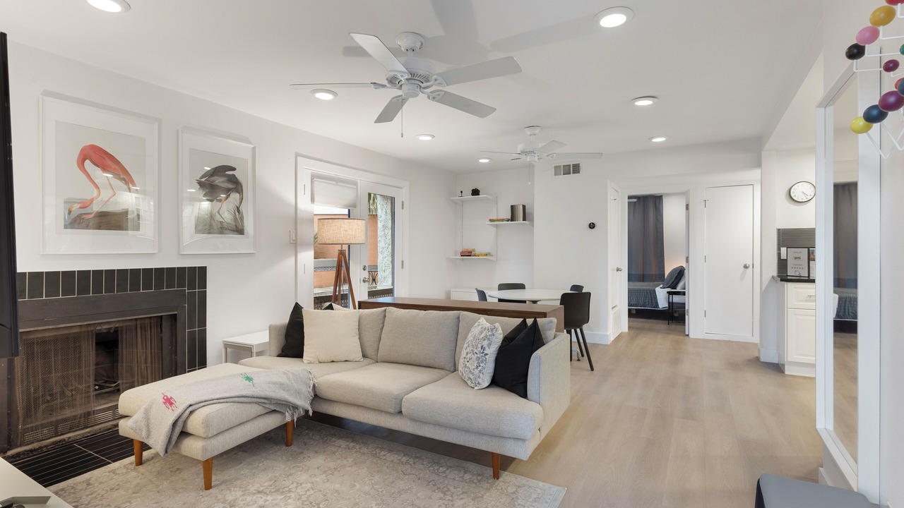 Photo of Livingroom in Civic District