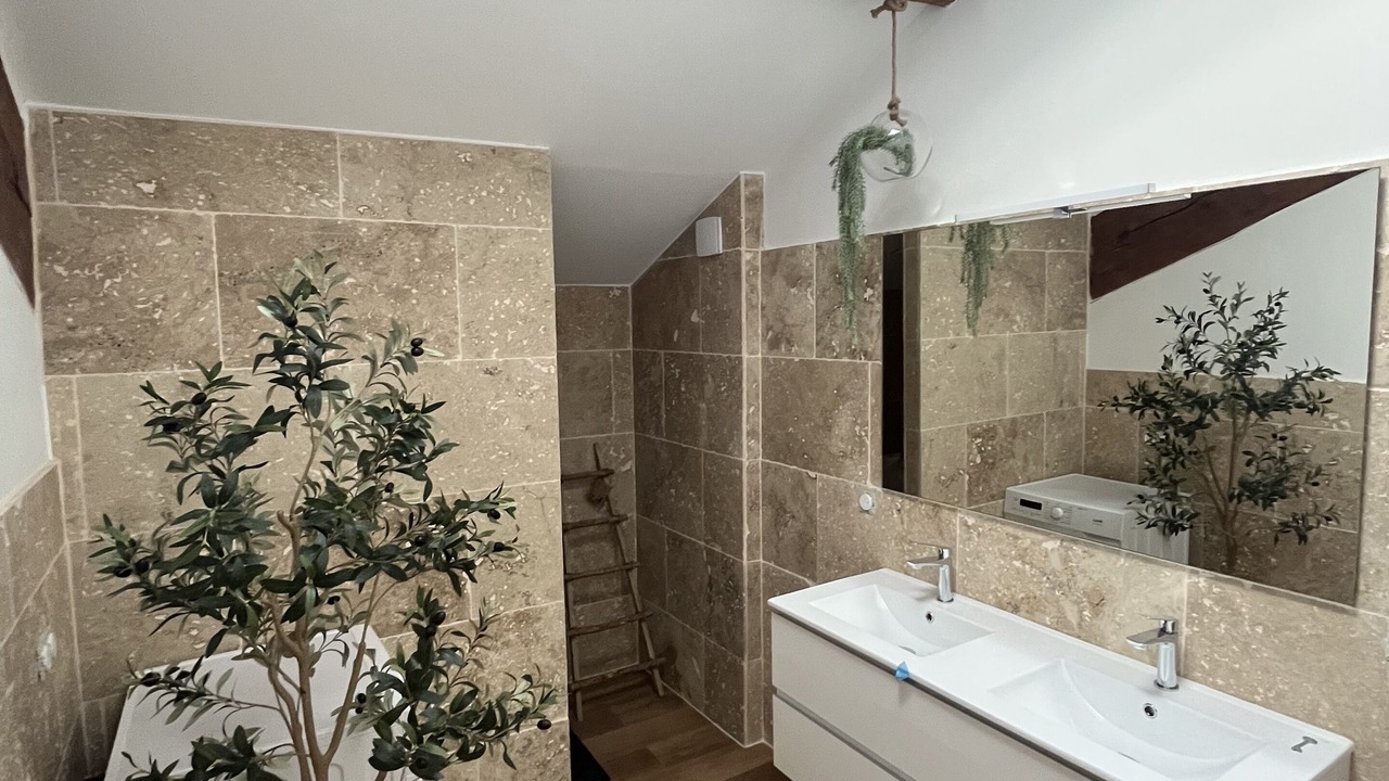 Photo of Bathroom in Le Somail