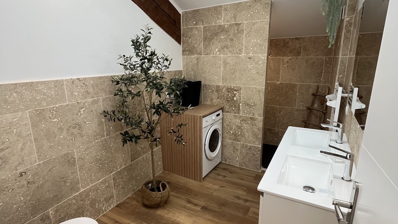 Photo of Bathroom in Le Somail