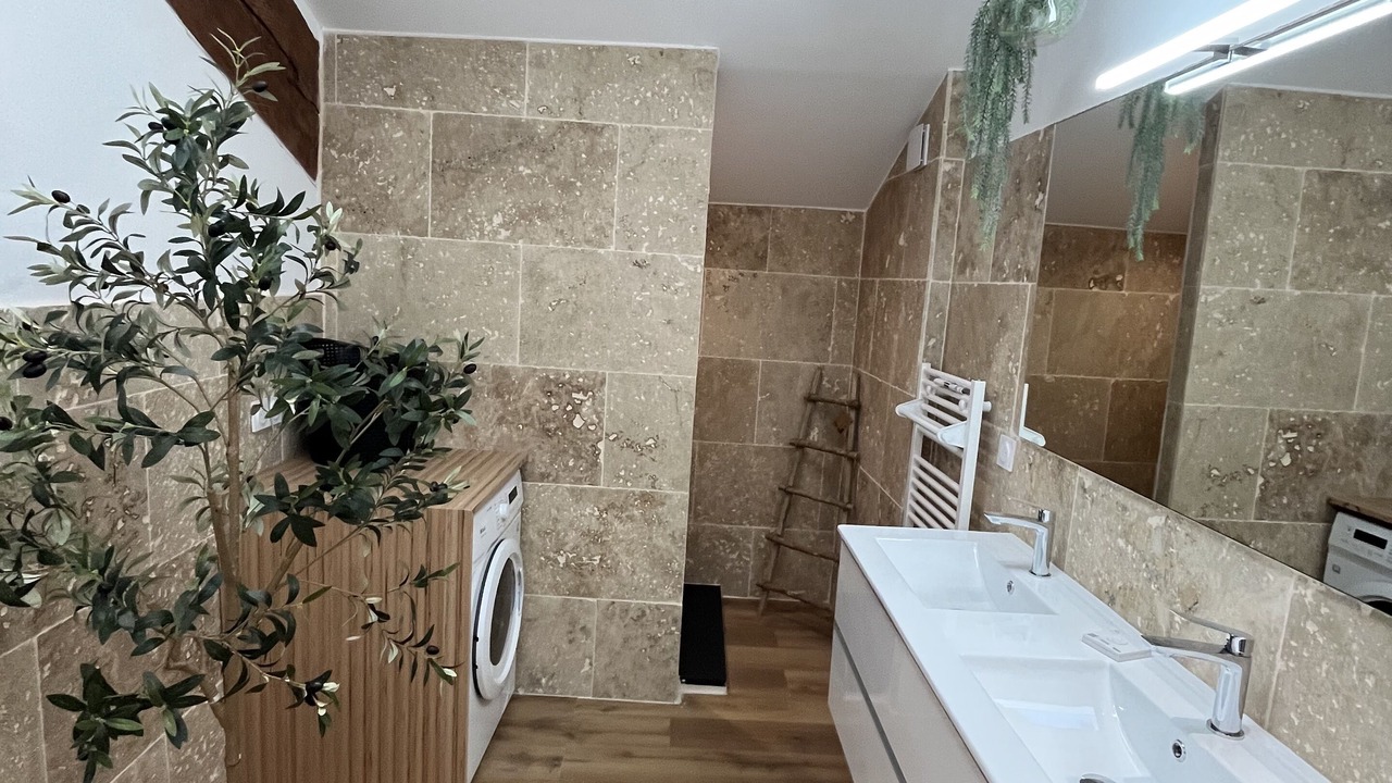 Photo of Bathroom in Le Somail