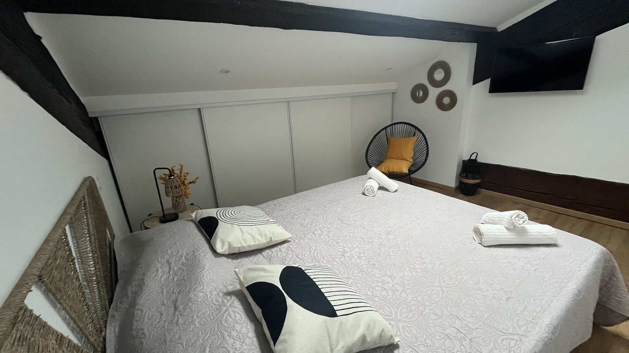 Photo of Bedroom in Le Somail