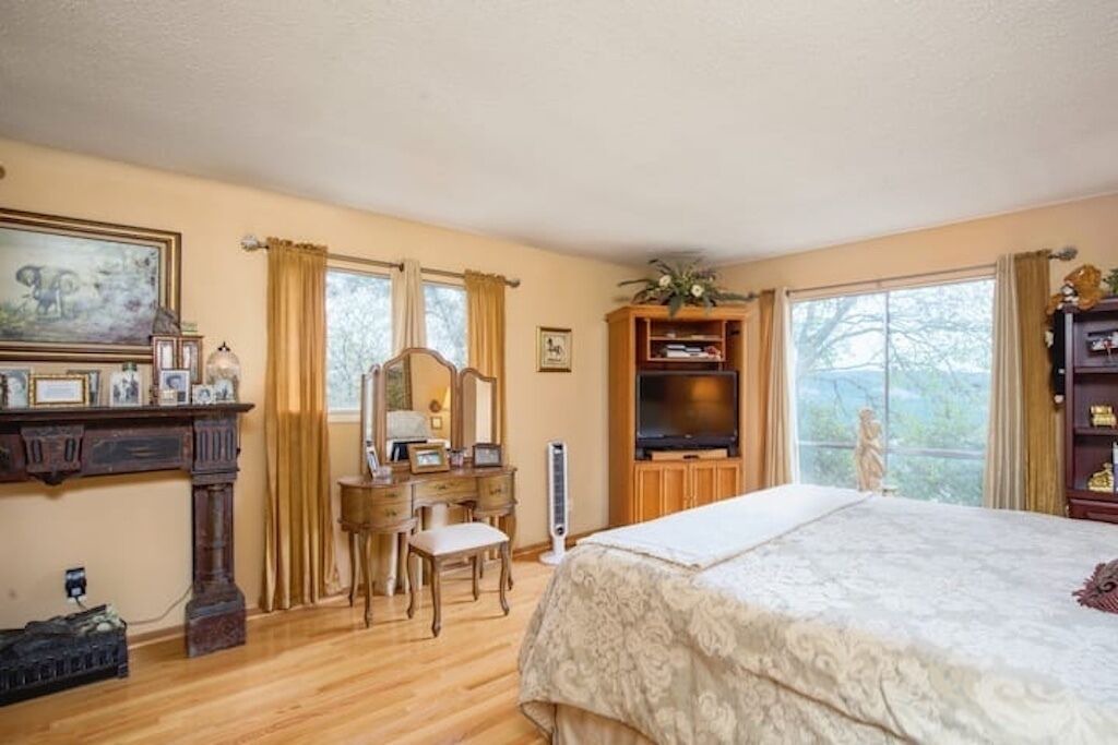 Photo of Bedroom in Canyon Lake