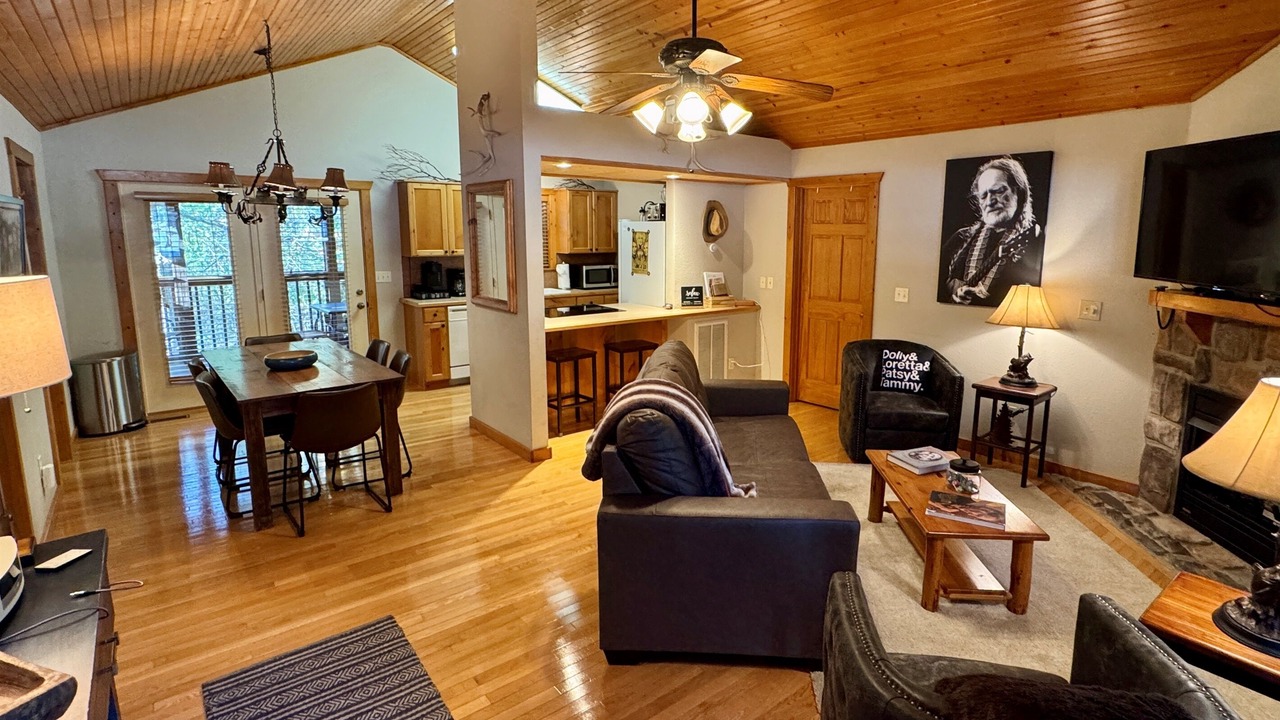 Photo of Livingroom in Reeds Spring