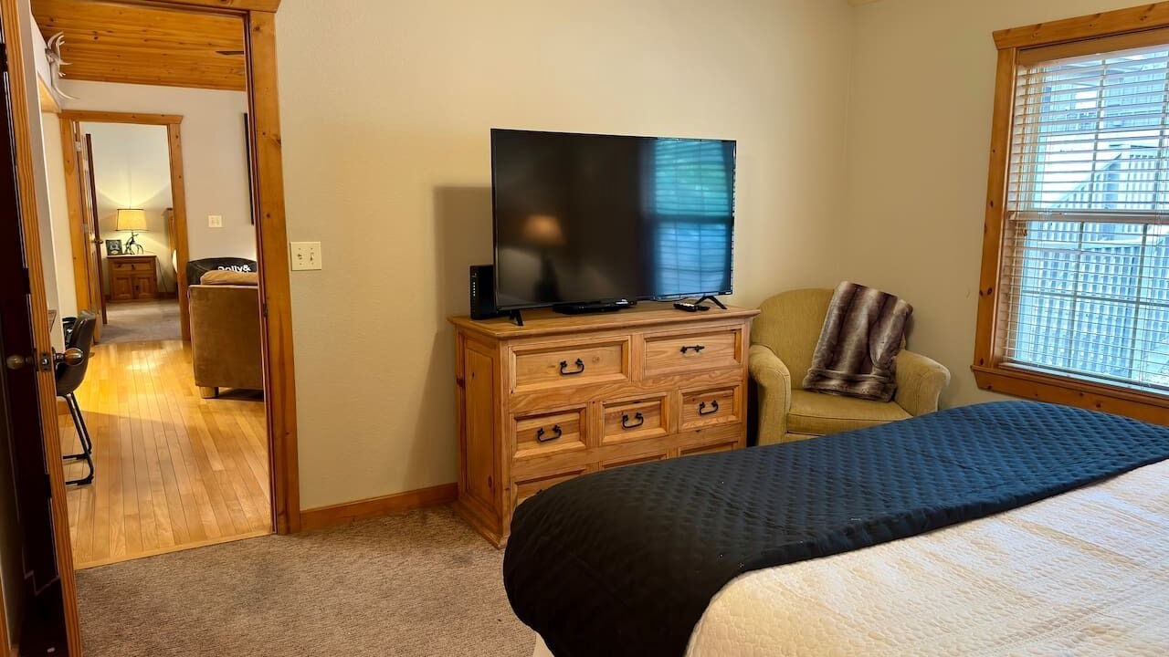 Photo of Bedroom in Reeds Spring