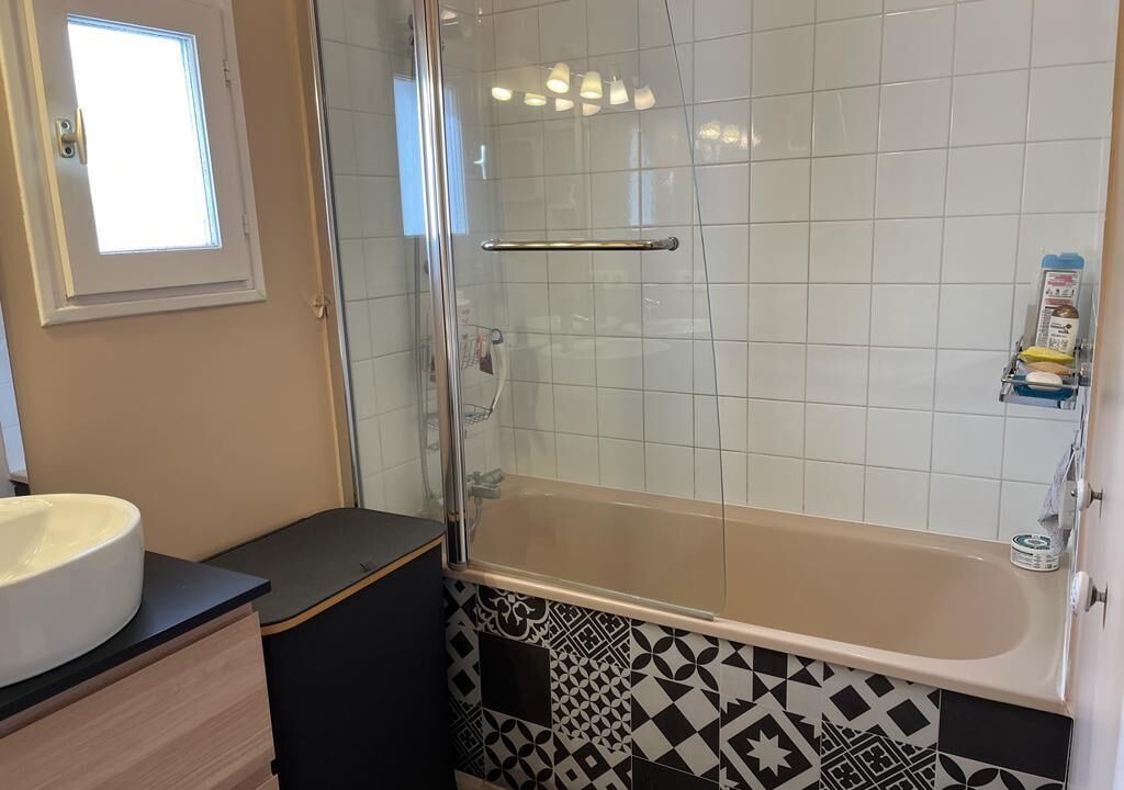 Photo of Bathroom in Plaisir