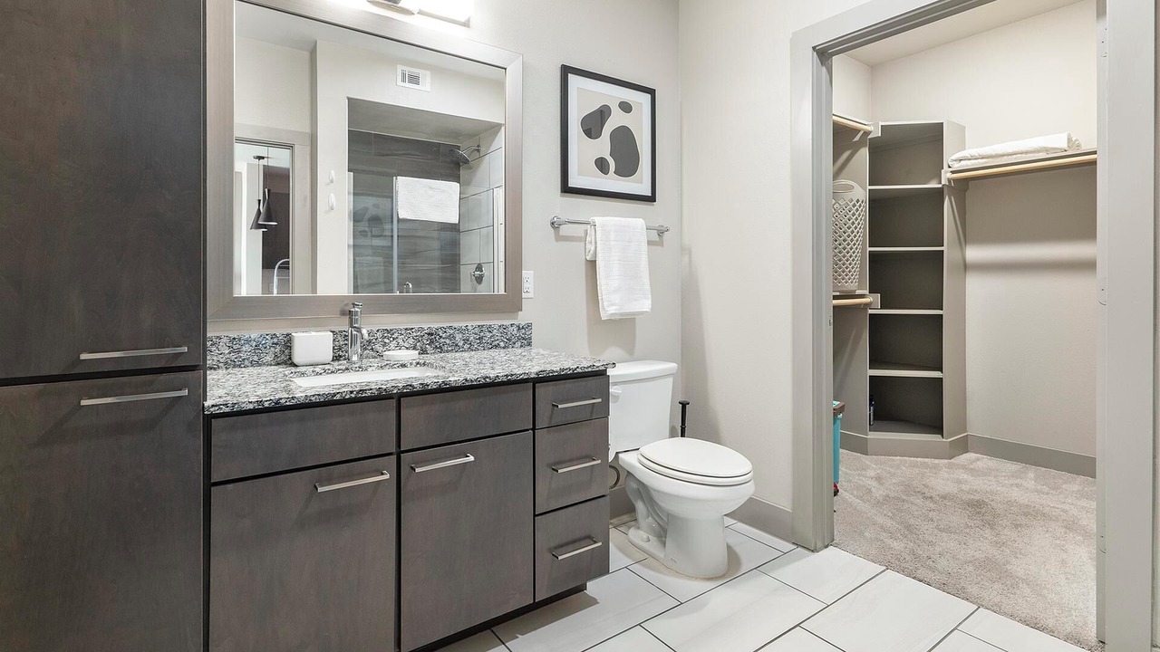 Photo of Bathroom in Montopolis