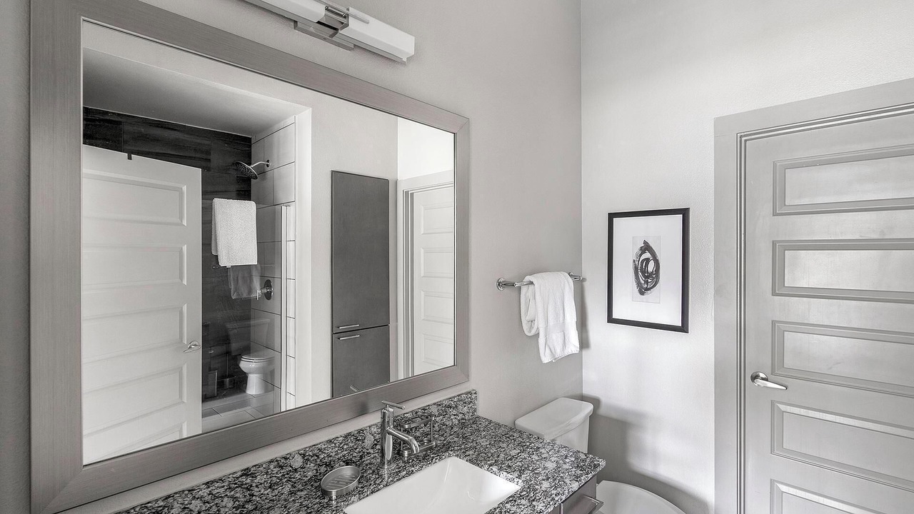 Photo of Bathroom in Montopolis