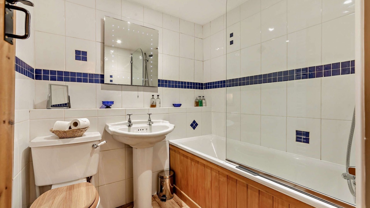 Photo of Bathroom in Middleton Cheney