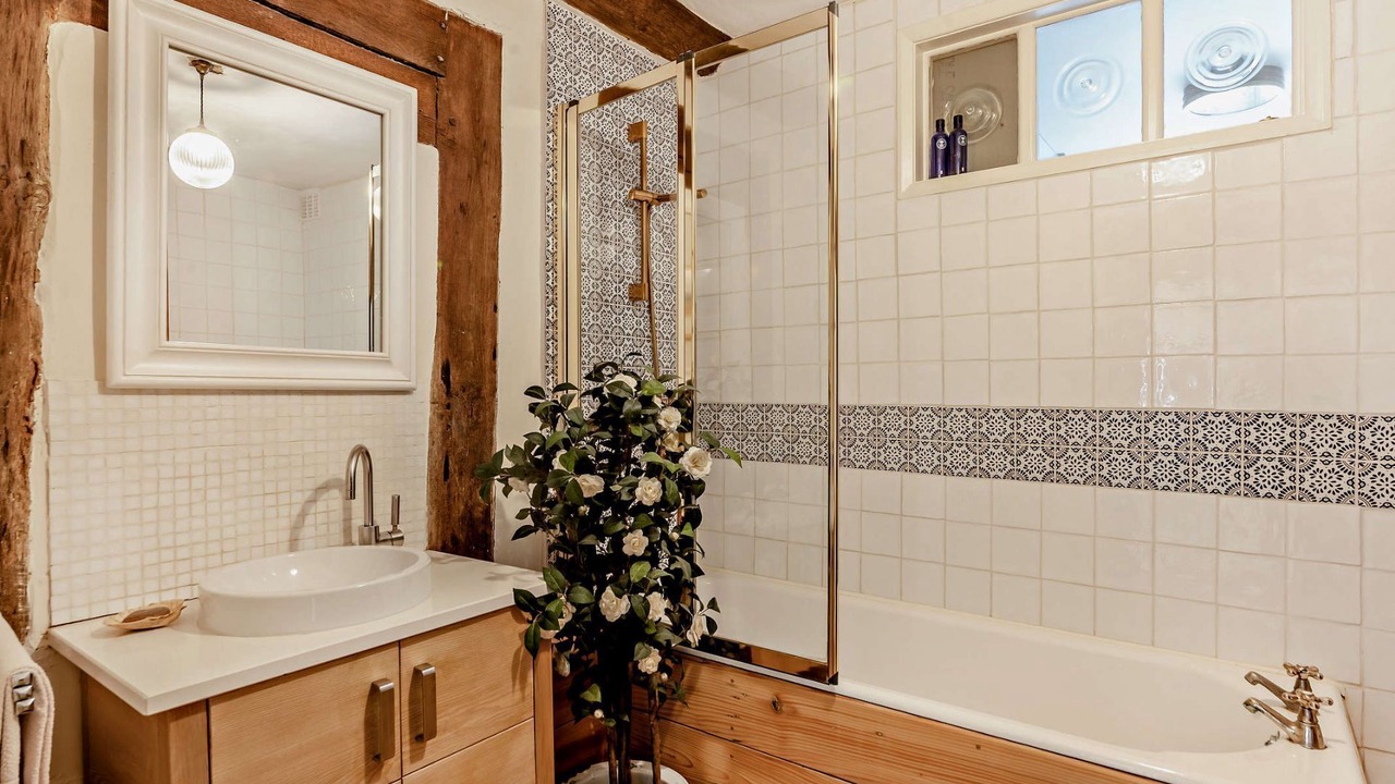 Photo of Bathroom in Middleton Cheney