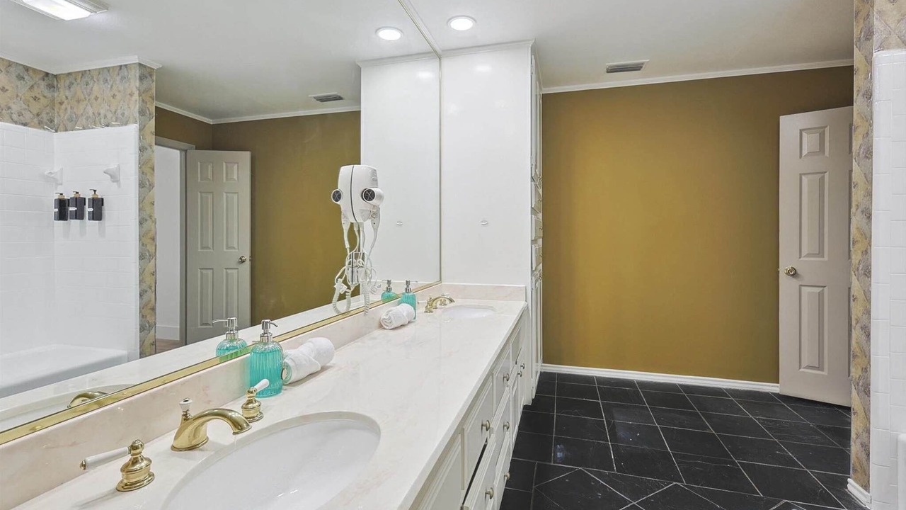 Photo of Bathroom in DeSoto