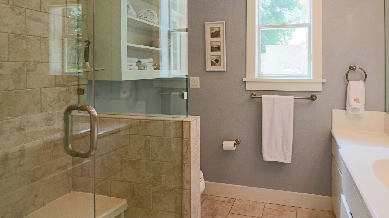 Photo of Bathroom in Tool