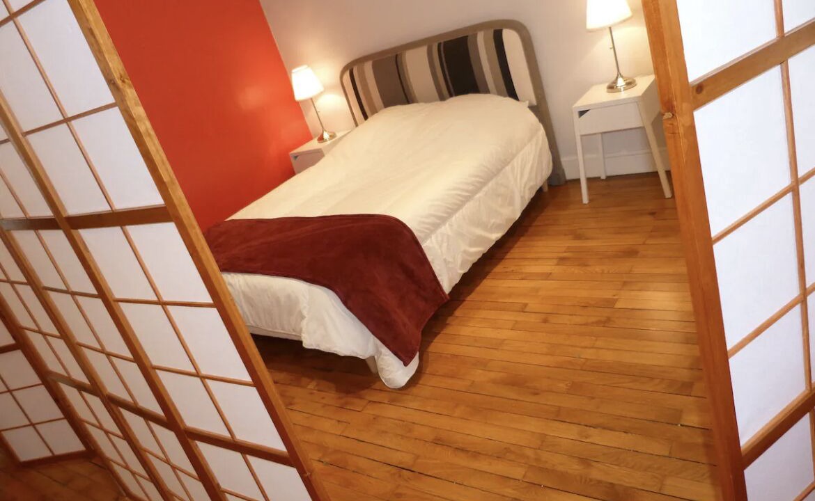 Photo of Bedroom in Voltaire - Saint Amour