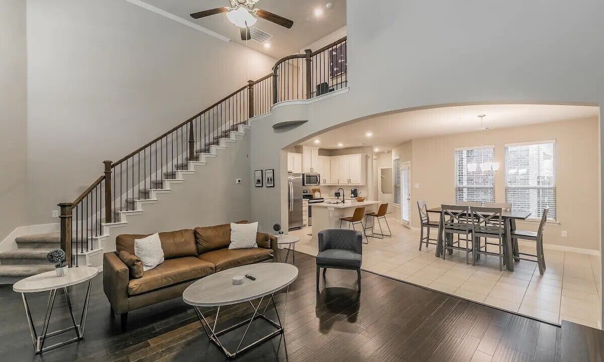 Photo of Livingroom in North Central Carrollton
