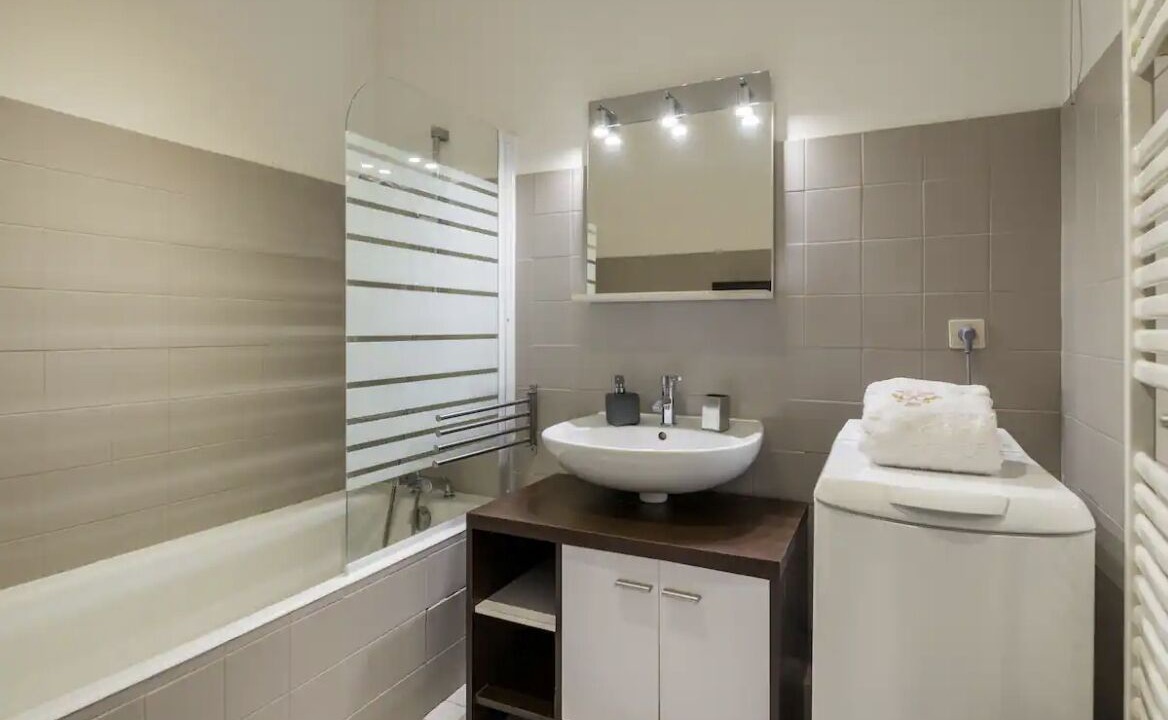 Photo of Bathroom in 8th Arrondissement