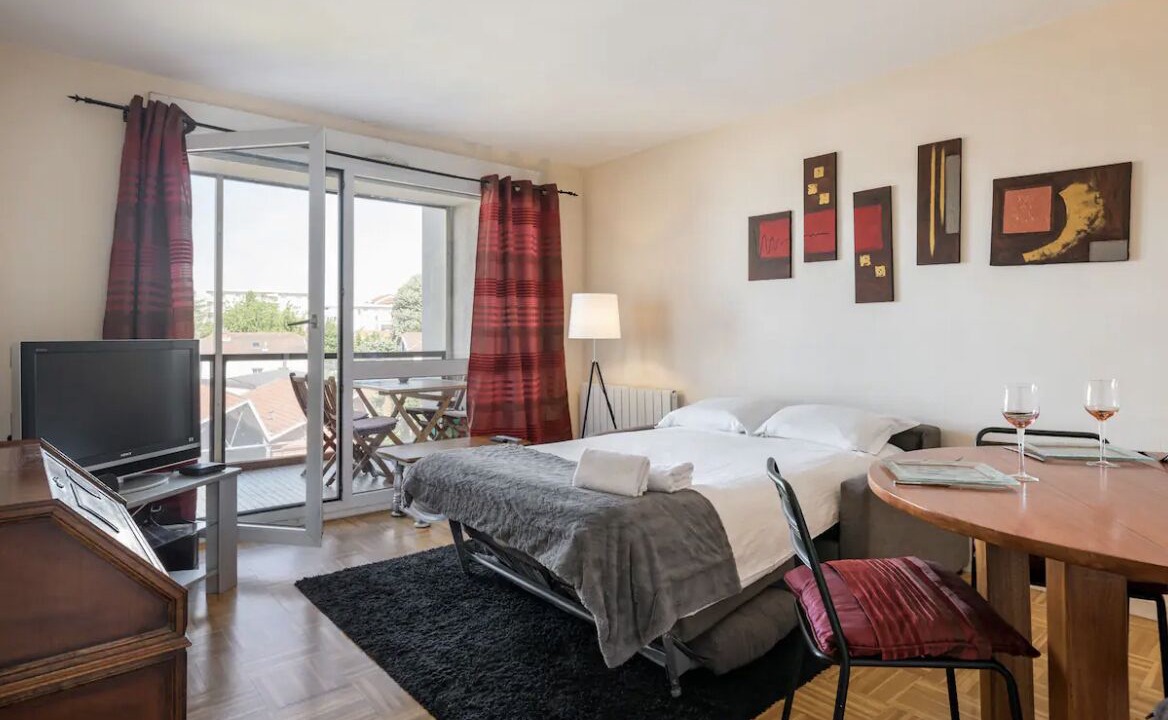 Photo of Bedroom in 8th Arrondissement