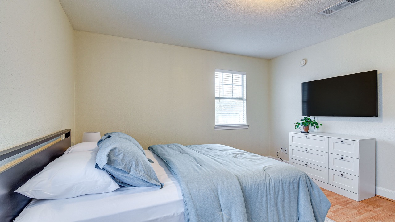 Photo of Bedroom in Clear Lake Shores