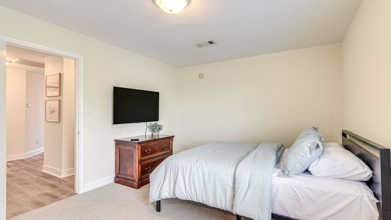 Photo of Bedroom in Clear Lake Shores