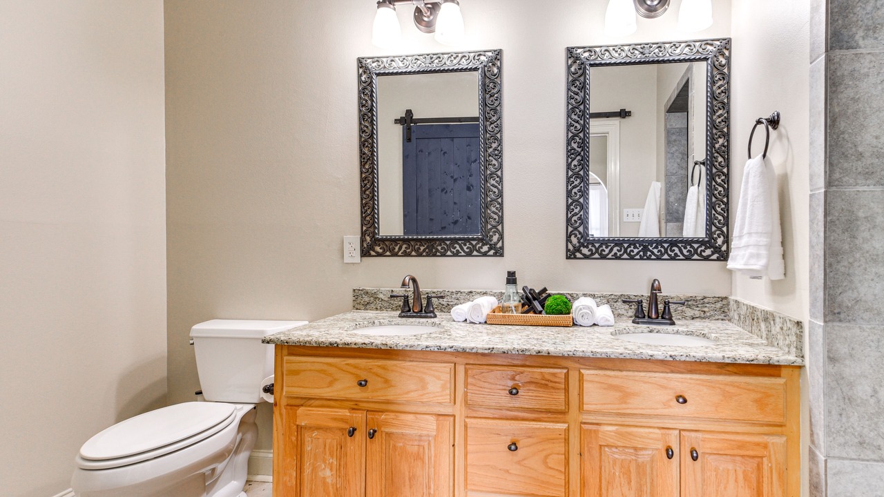 Photo of Bathroom in Oscar