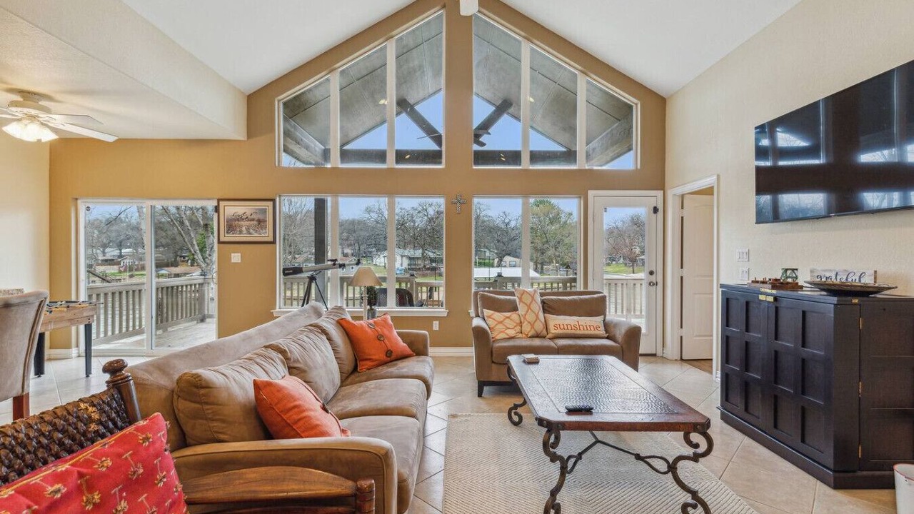 Photo of Livingroom in Gun Barrel City