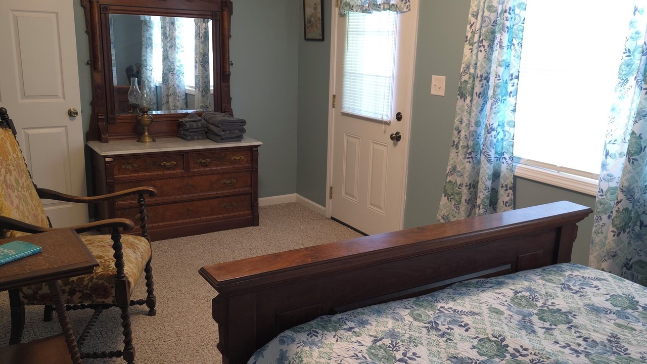Photo of Bedroom in Benton