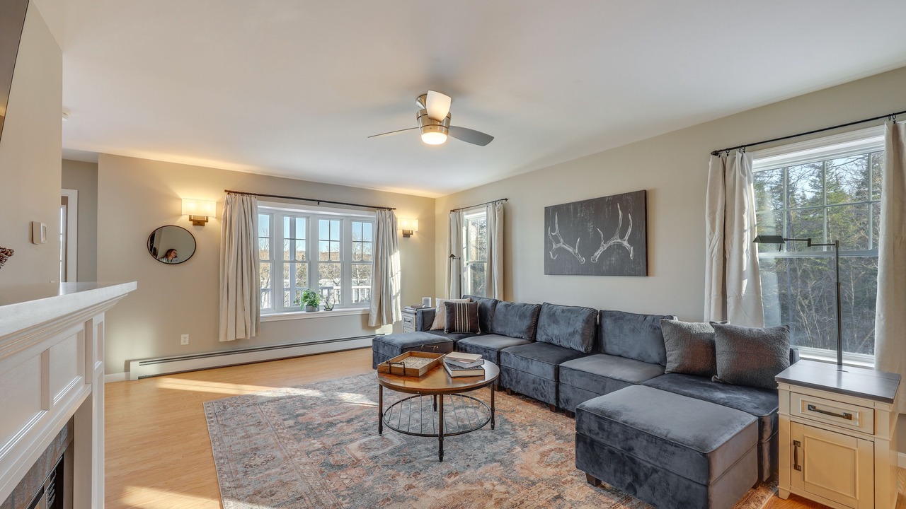 Photo of Livingroom in Eagle Lake