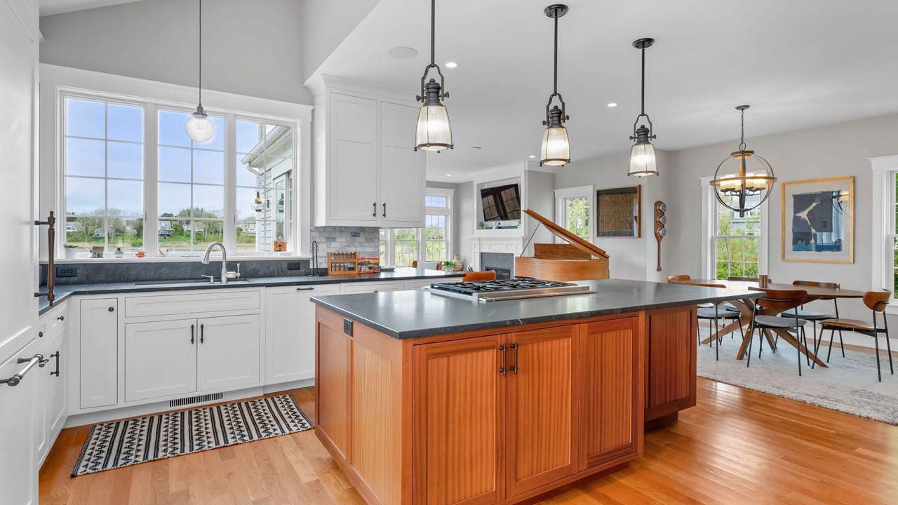 Photo of Others in Sandwich