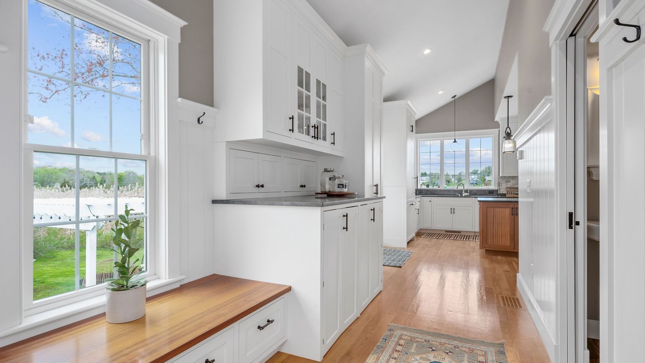 Photo of Others in Sandwich