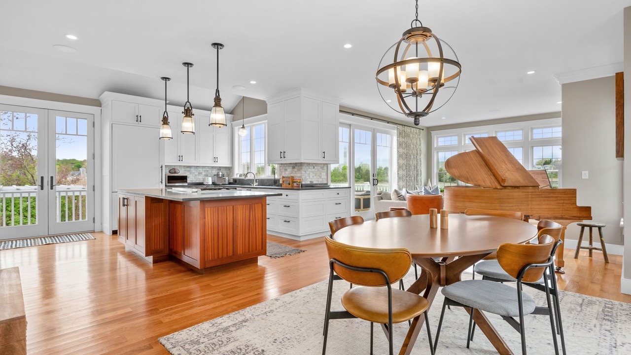 Photo of Others in Sandwich