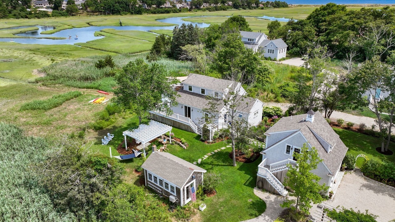 Photo of Others in Sandwich