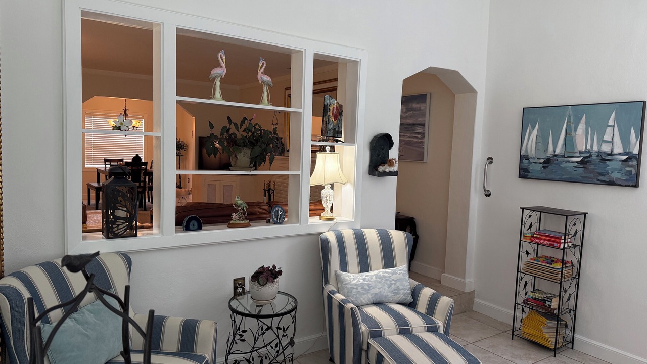 Photo of Livingroom in Lake Ridge