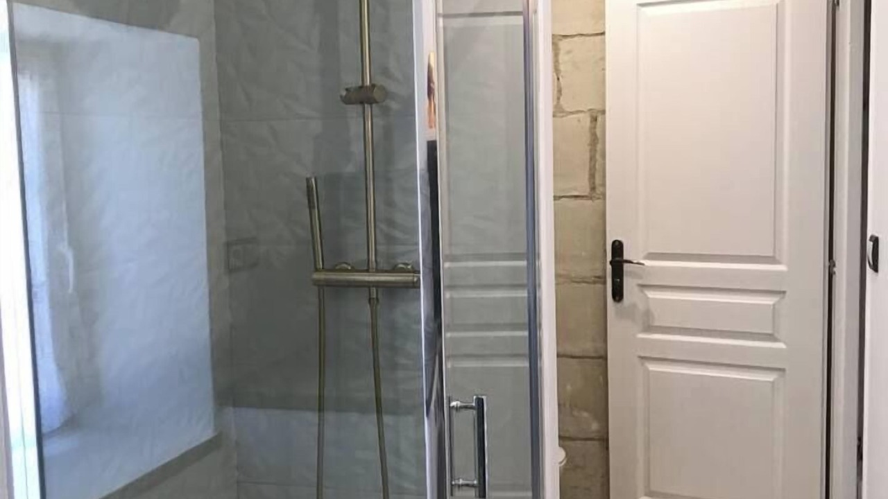 Photo of Bathroom in La Chapelle-sur-Loire