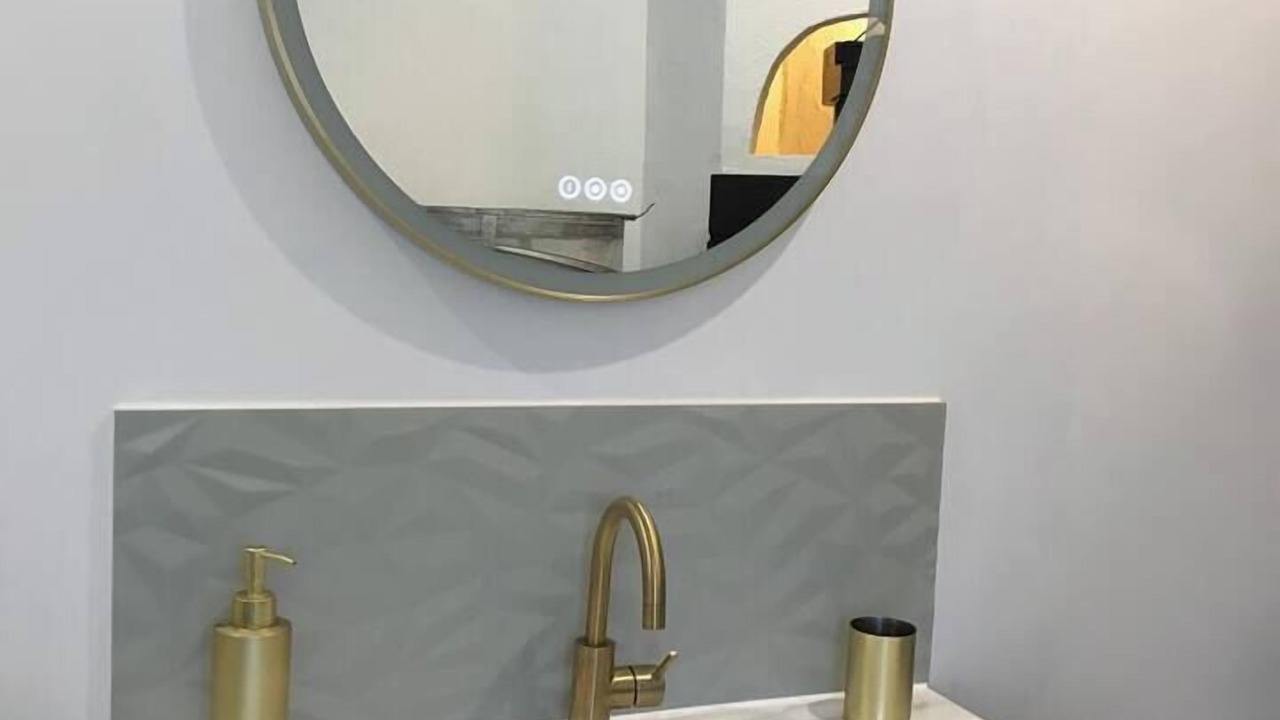 Photo of Bathroom in La Chapelle-sur-Loire
