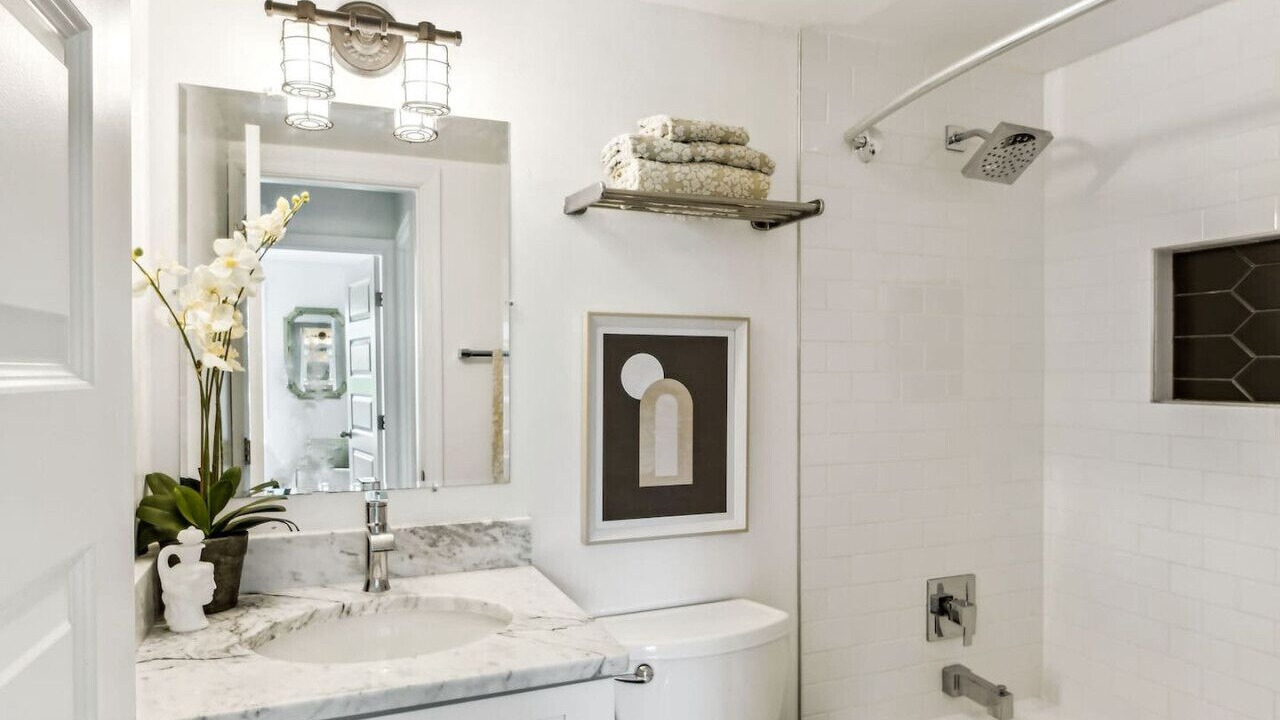 Photo of Bathroom in Aurora Highlands