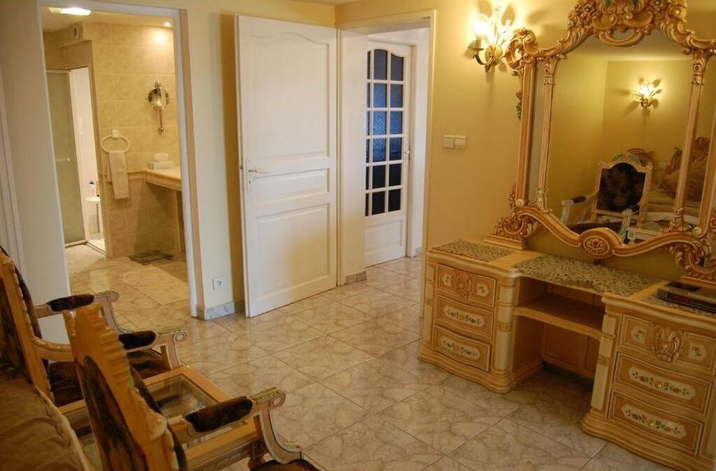 Photo of Bathroom in Saint-Clair-du-Rhone