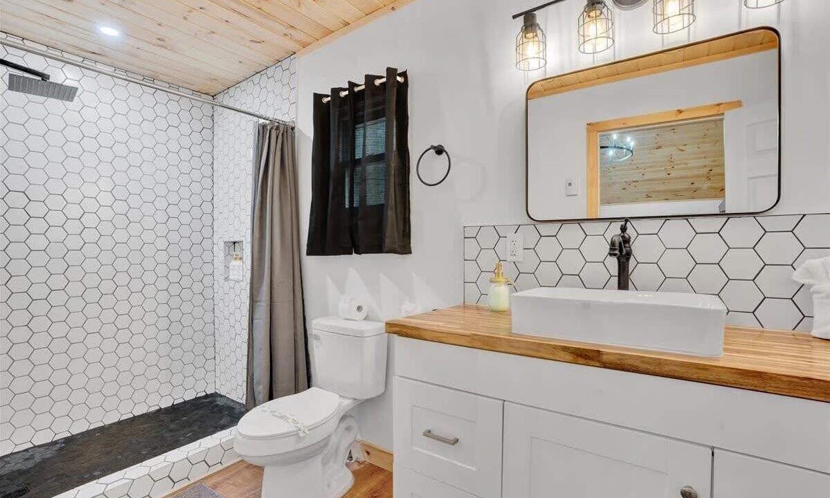 Photo of Bathroom in Canadensis