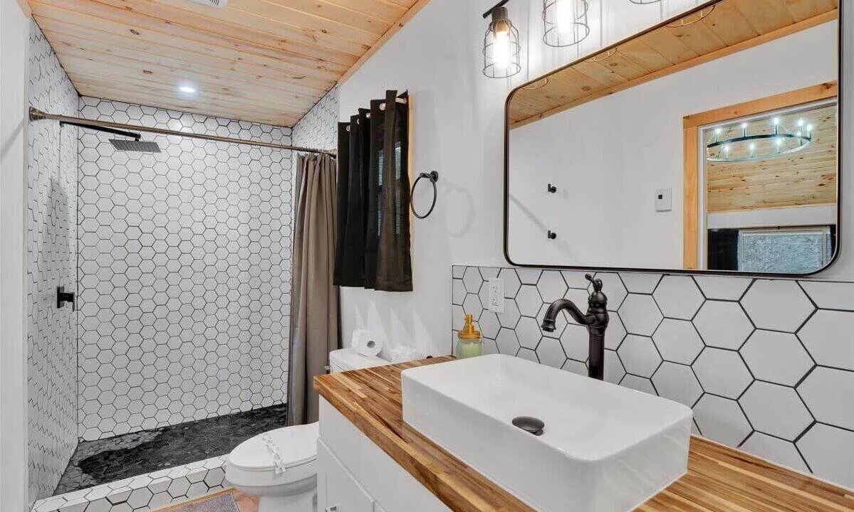 Photo of Bathroom in Canadensis