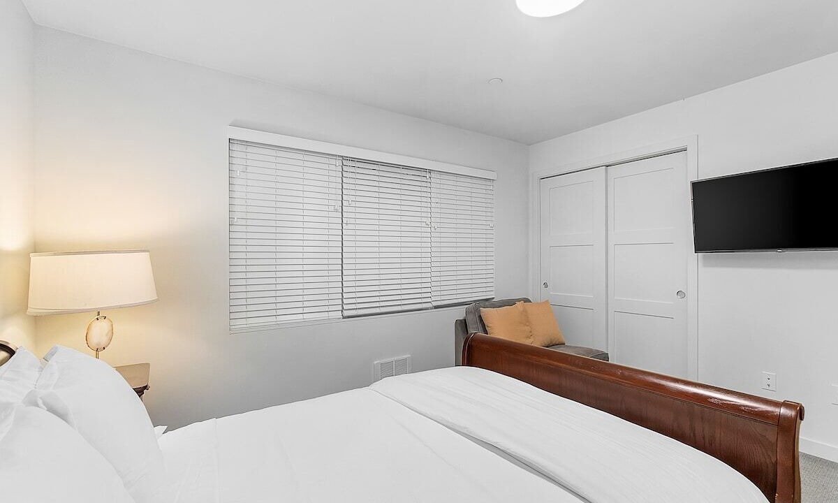 Photo of Bedroom in Minor