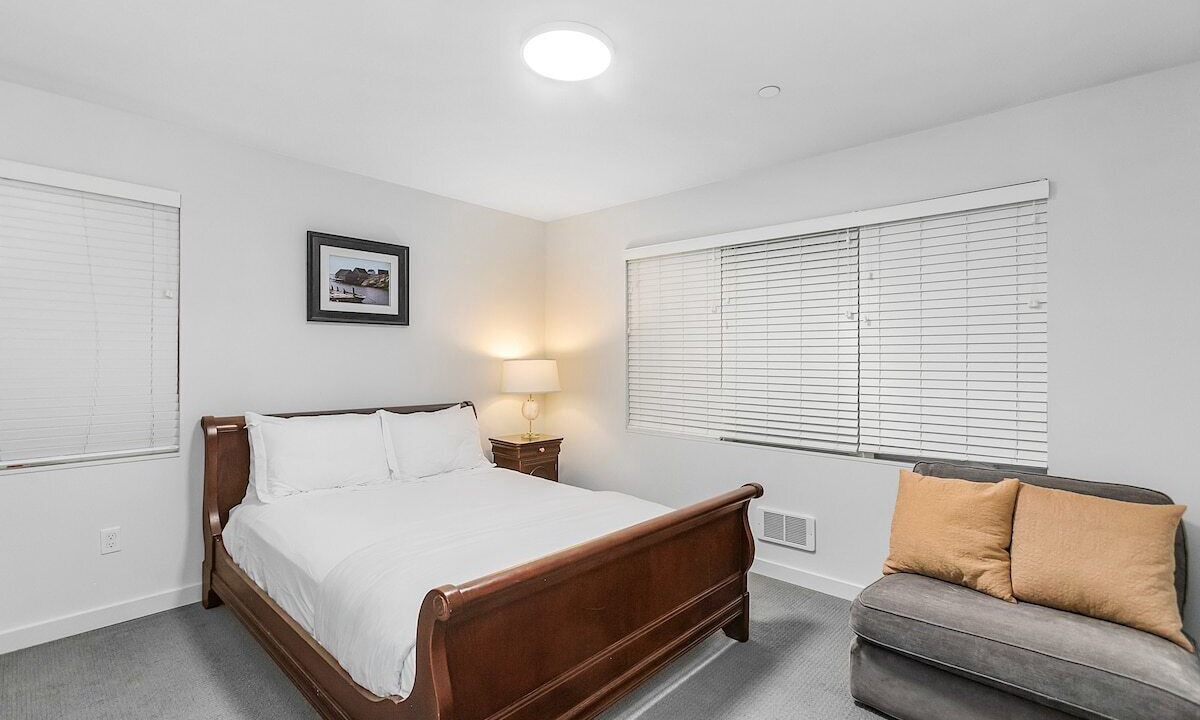 Photo of Bedroom in Minor